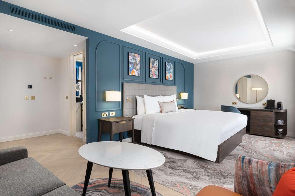 Lost Property St Pauls London, Curio Collection By Hilton Bilik gambar