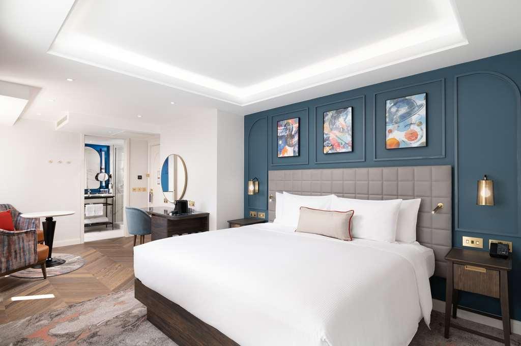 Lost Property St Pauls London, Curio Collection By Hilton Bilik gambar