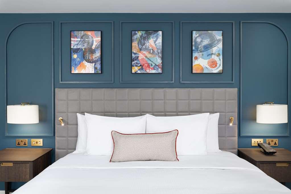 Lost Property St Pauls London, Curio Collection By Hilton Bilik gambar