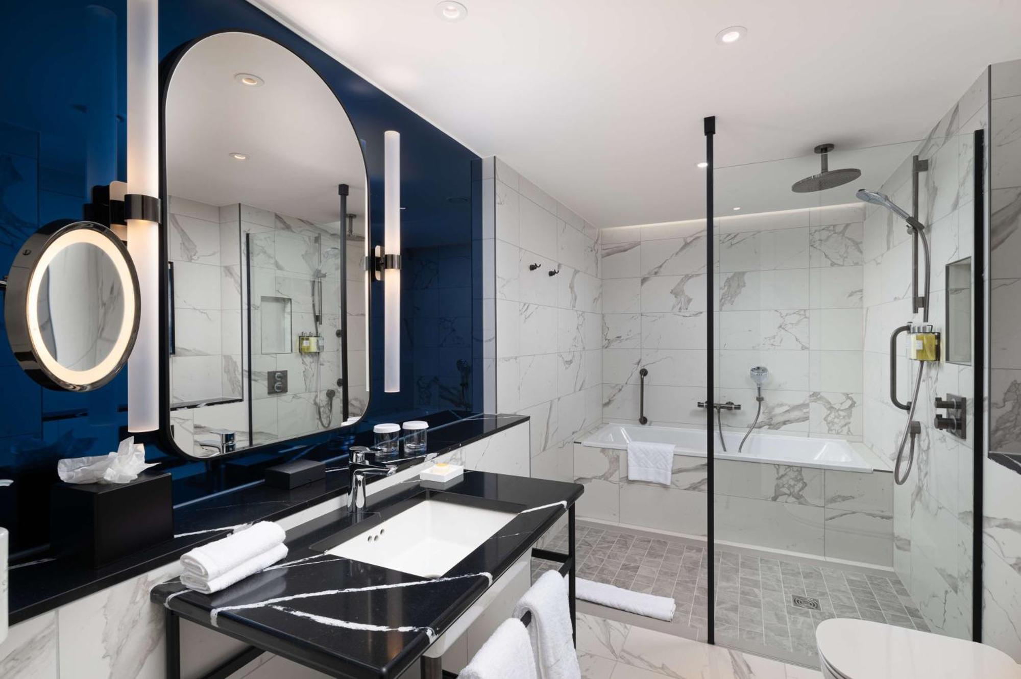 Lost Property St Pauls London, Curio Collection By Hilton Luaran gambar