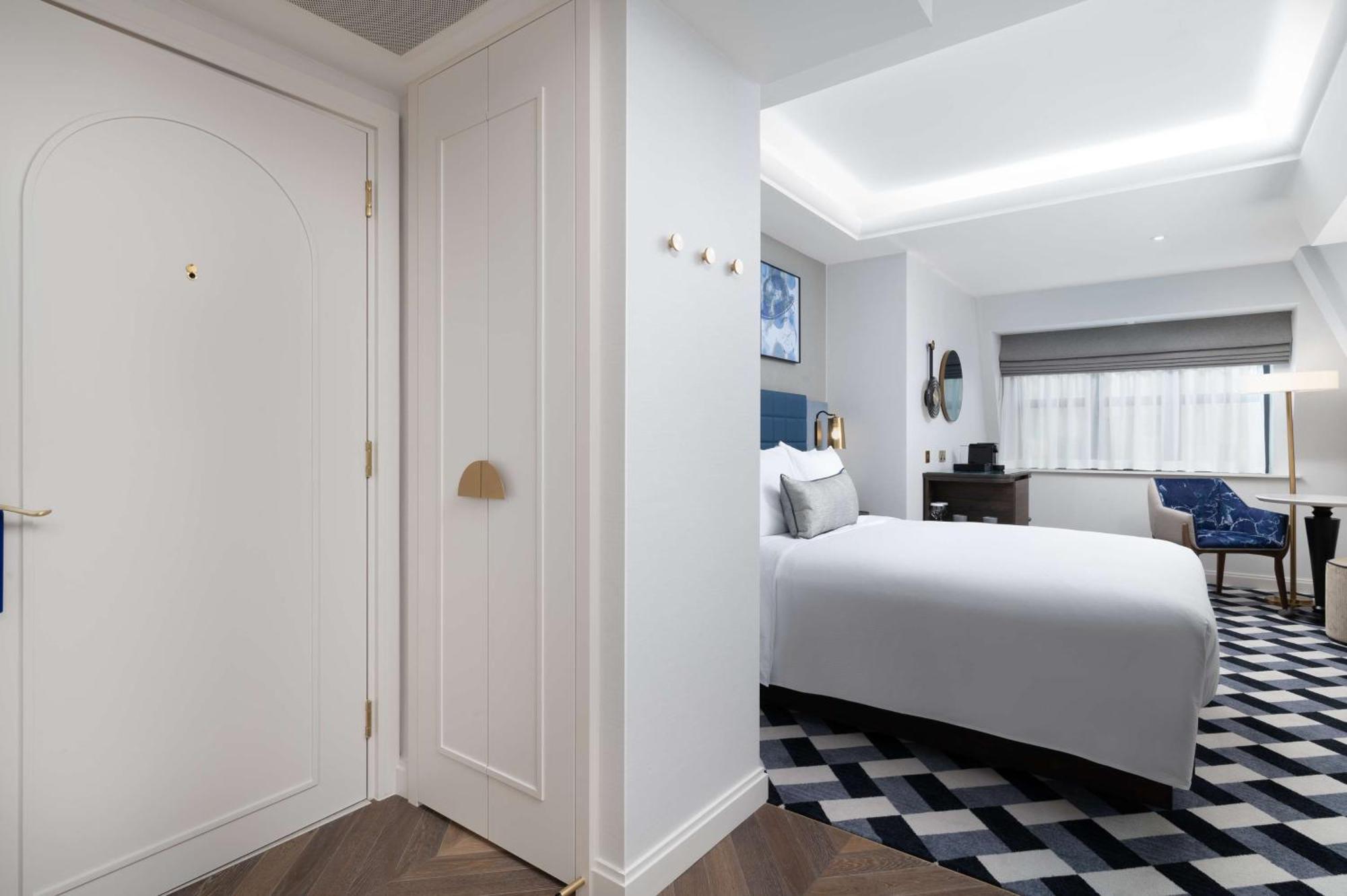 Lost Property St Pauls London, Curio Collection By Hilton Luaran gambar